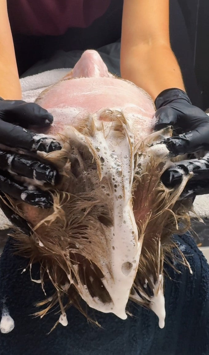 NOVÉ Školení Head Spa Online s Certifikací – Kompletní praktický kurz