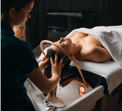 Kurz Head Spa v Praze – praktická ukázka procedury